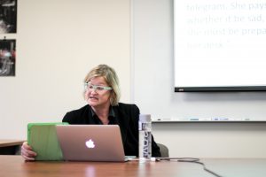Dr. Elizabeth Losh discussing women, technology and the U.S. election. Photo by Theresa Shim
